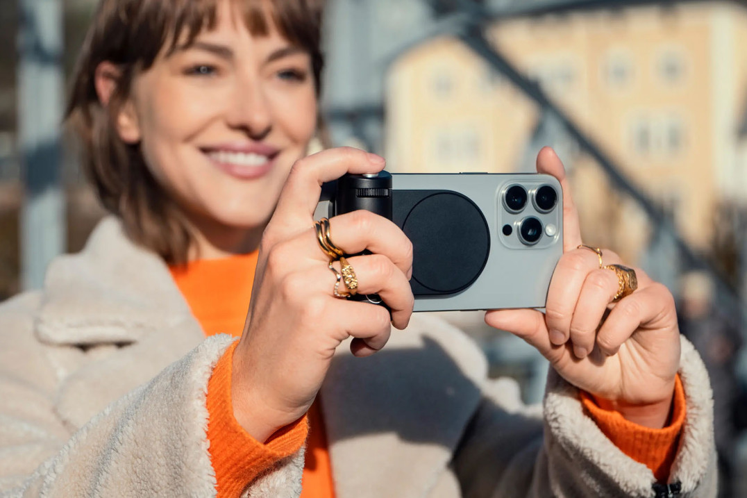 Leica Lux Grip - gdy nie możesz mieć Leiki, to zamień w nią iPhone’a