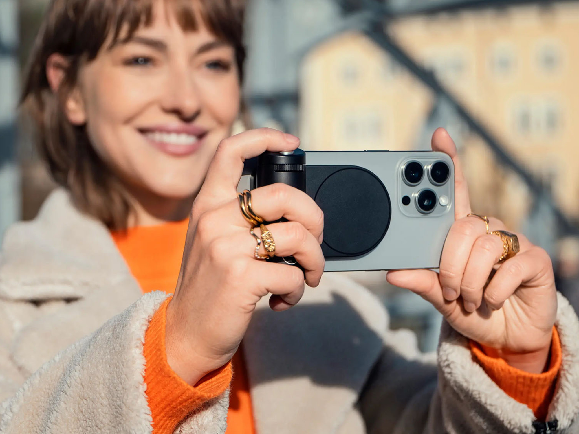 Leica Lux Grip - gdy nie możesz mieć Leiki, to zamień w nią iPhone