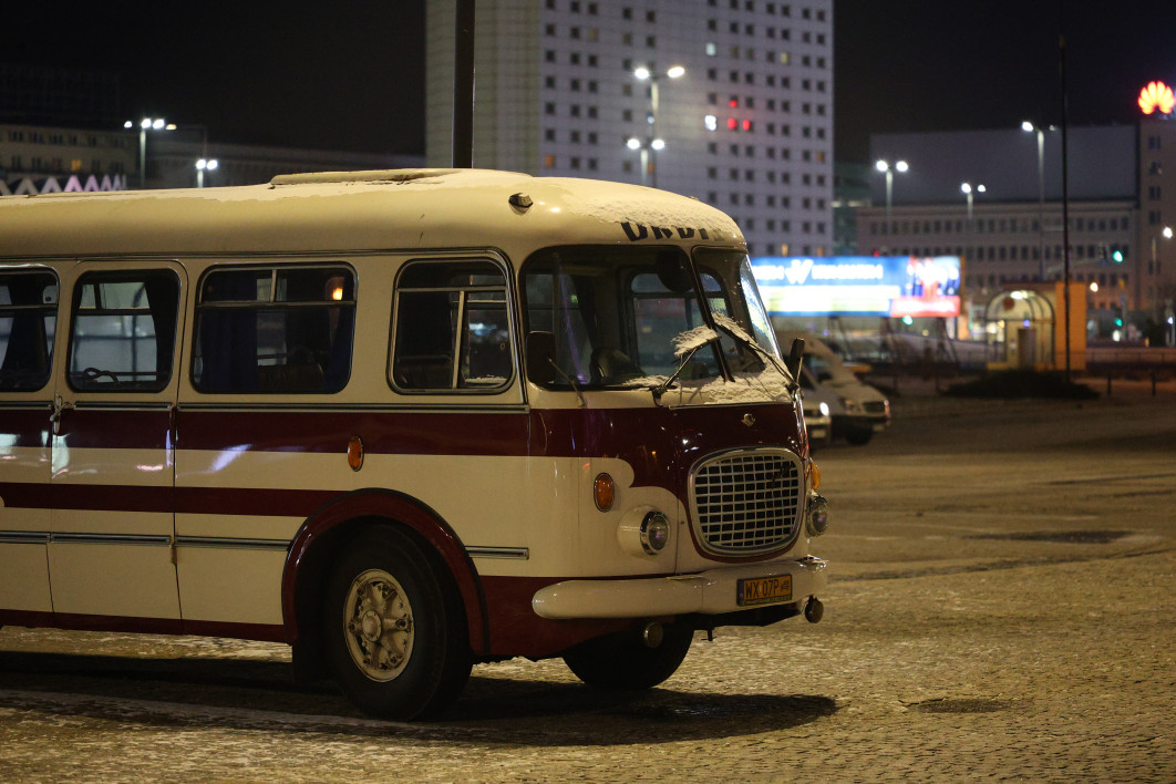 1/200 s, f/2.8, ISO 12800, 105.0 mm