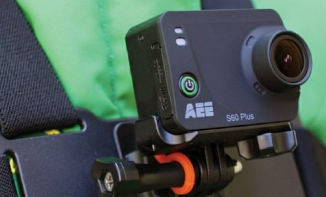  AEE S60 Plus – sportowa kamera z bogatym wyposażeniem