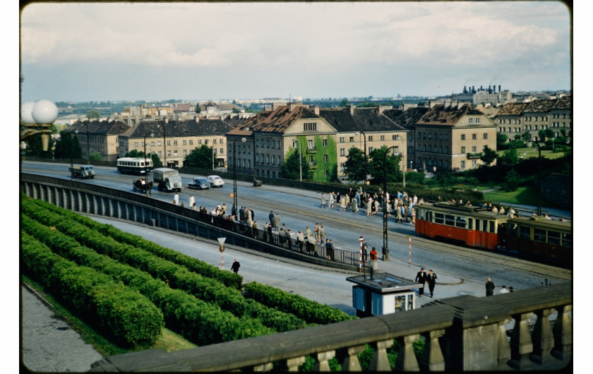 fot. John Reps / Cornell University Library, Plac Zamkowy - widok w kierunku Mariensztatu