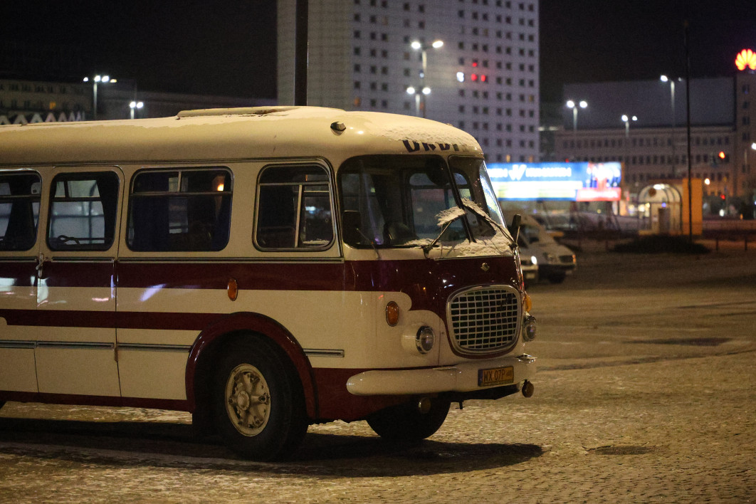 1/800 s, f/2.8, ISO 51200, 105.0 mm