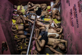 fot. Noel Celis, "Life Inside The Philippines' Most Overcowded Jail", 3. miejsce w kategorii General News / Singles.

Quenzon City Jail, jedno z najbardziej przeludnionych więcej na Filipinach. Dramatyczna sytuacja w filipińskich więzieniach spowodowana jest bezprecedensowymi działaniami policji w zakresie walki z przestępczością. 