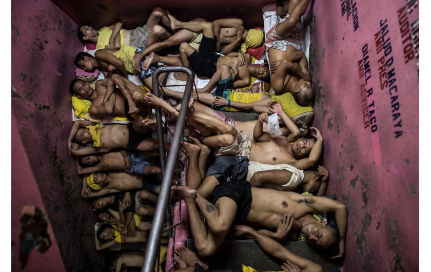 fot. Noel Celis, Life Inside The Philippines' Most Overcowded Jail, 3. miejsce w kategorii General News / Singles.

Quenzon City Jail, jedno z najbardziej przeludnionych więcej na Filipinach. Dramatyczna sytuacja w filipińskich więzieniach spowodowana jest bezprecedensowymi działaniami policji w zakresie walki z przestępczością. 