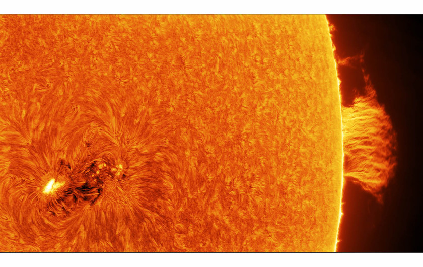 fot. Łukasz Sujka, AR2665 and Quiescent Prominence / Insight Investment Astronomy Photographer of the Year 2018