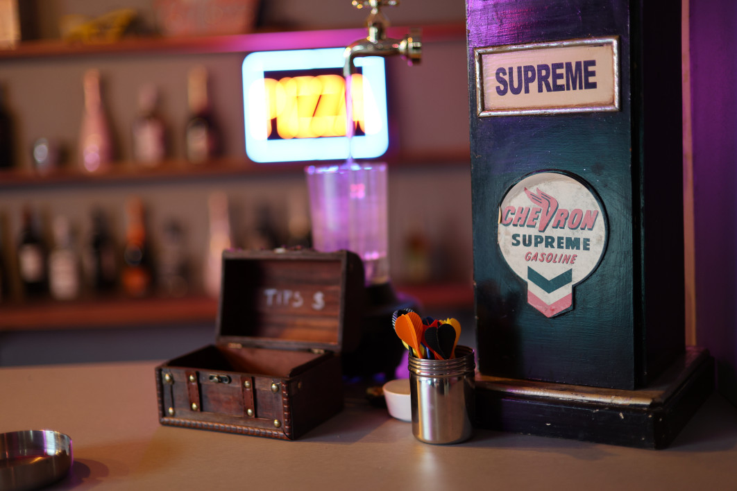 1/125 s, f/1.4, ISO 800, 45.0 mm