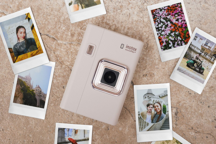 Instax mini LiPlay+ z dwoma modułami foto – Fujifilm prezentuje nową generację hybrydowego aparatu natychmiastowego