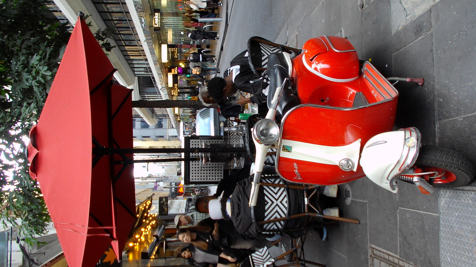 1/30 s, f/3.1, ISO 200, 4.3 mm