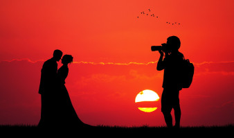 Coraz więcej par decyduje się na usługi profesjonalnych fotografów ślubnych