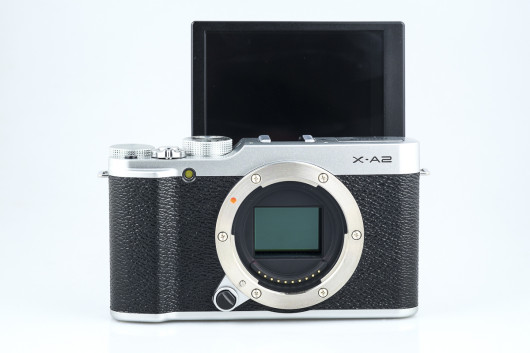 Fujifilm X-A2 - odchylany ekran