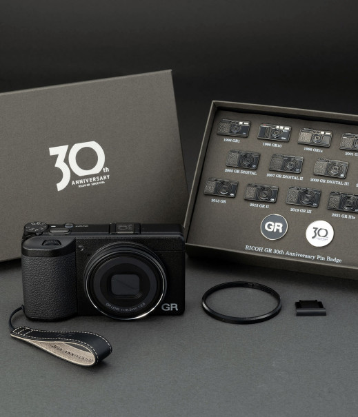 Ricoh GR IV w specjalnej edycji na 30-lecie serii, czyli przypinki i smyczka za 200 dolarów