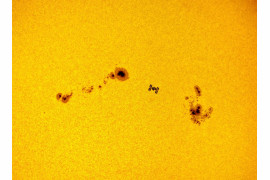 fot. Dani Caxete, "ISS Sunspots" / Insight Investment Astronomy Photographer of the Year 2018