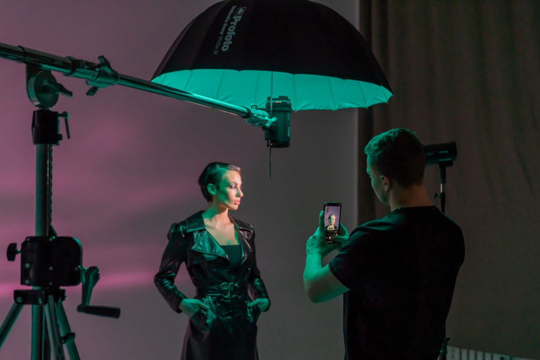 Profoto Camera - nowa aplikacja do fotografowanie smartfonem z lampami błyskowymi