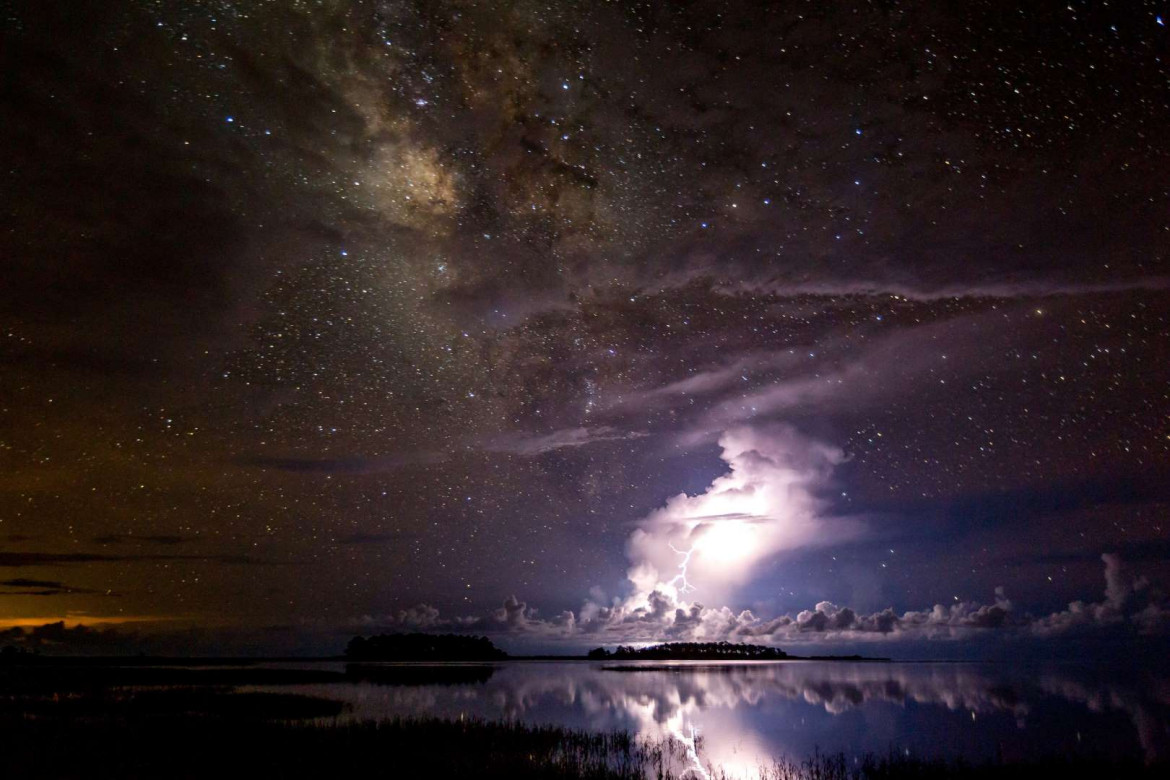 fot. Tianyuan Xiao, 'Thunderstorm under the Milky Way" / Insight Investment Astronomy Photographer of the Year 2018