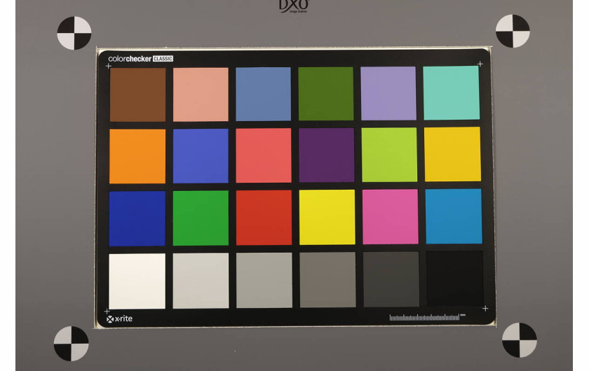 Fujifilm X-A2 - automatyczny balans bieli: światło mieszane; tablica testowa