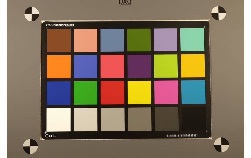 Fujifilm X-A2 - balans bieli: światło jarzeniowe; tablica testowa