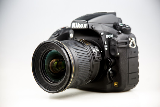 Nikon AF-S Nikkor 24 mm f/1.8G ED z aparatem Nikon D810