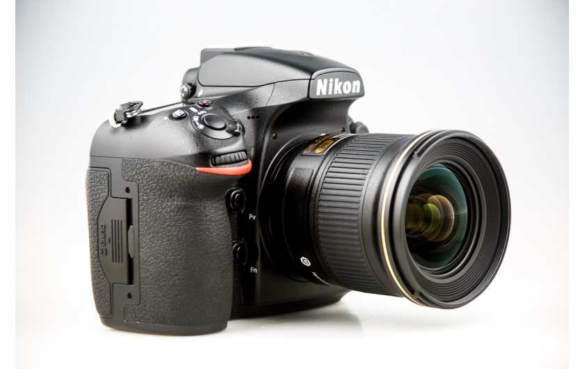 Nikon AF-S Nikkor 24 mm f/1.8G ED z aparatem Nikon D810