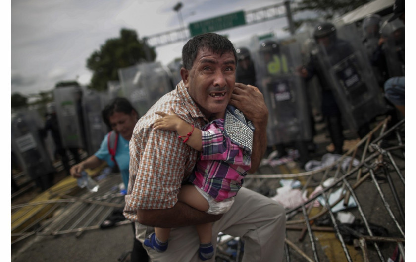 Nagroda Pulitzera 2019 w kategorii Breaking News Photography - redakcja fotograficzna Reuters | Ożywiona i zaskakująca wizualna narracja o potrzebie, desperacji i smutku migrantów podczas ich podróży do USA z Ameryki Środkowej i Południowej.