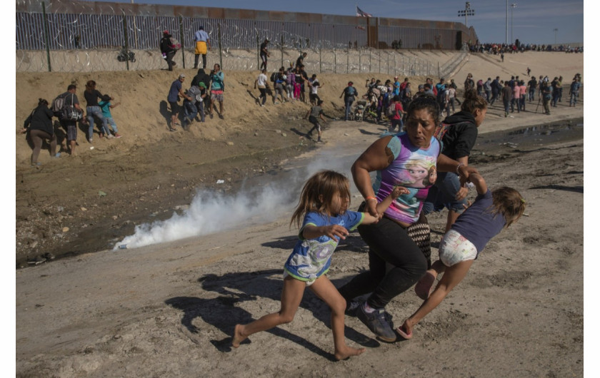 Nagroda Pulitzera 2019 w kategorii Breaking News Photography - redakcja fotograficzna Reuters | Ożywiona i zaskakująca wizualna narracja o potrzebie, desperacji i smutku migrantów podczas ich podróży do USA z Ameryki Środkowej i Południowej.