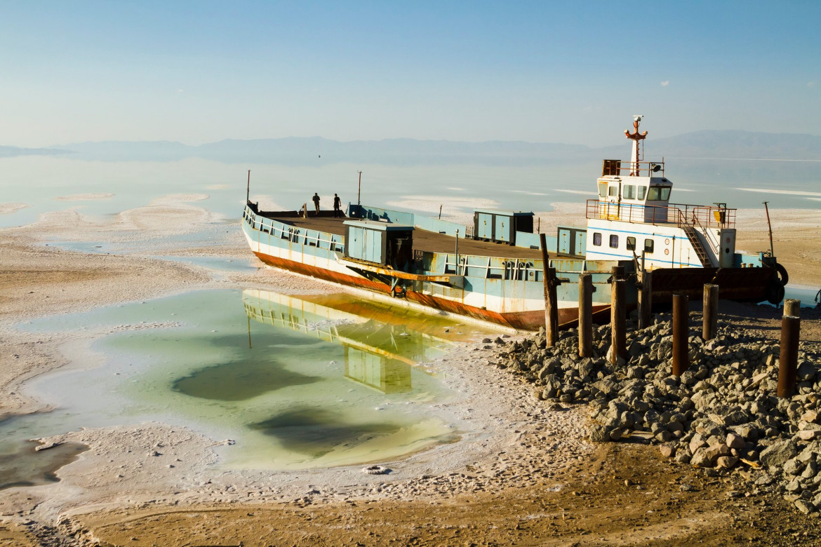 fot. Pedram Yazdani, "Sand", Nagroda Forestry Commission England, Jezioro Urmia, największe słone jezioro Bliskiego Wchodu w wyniku zmian klimatu i budowy tam utraciło 90% zasobów wody.