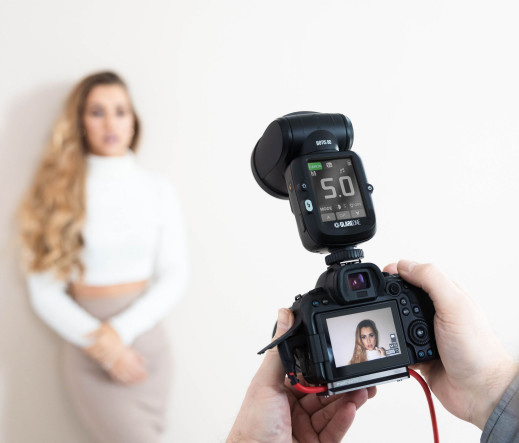 Zimowa obniżka cen! Mobilne lampy błyskowe GlareOne teraz w niższych cenach