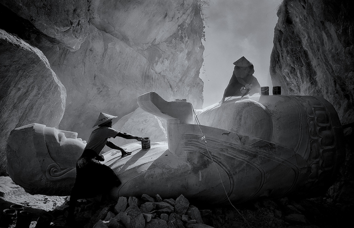 fot. Min Min Zaw "Art of the White Stone", 1. miejsce w kategorii Black & White / Mobile Photography Awards 2018