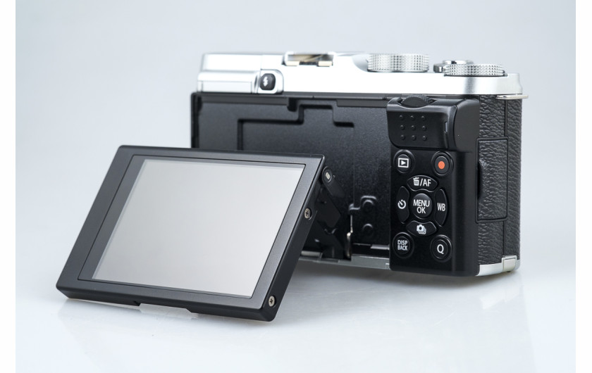 Fujifilm X-A2 - odchylany ekran