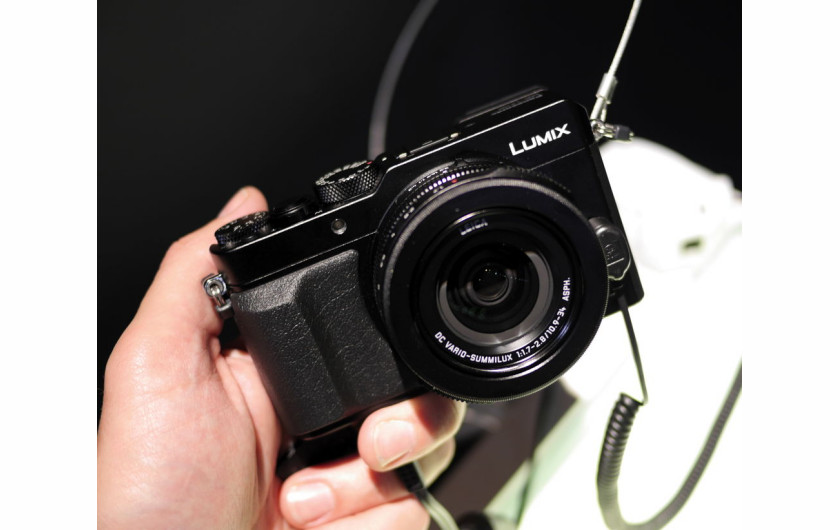 Lumix LX100 w ręku