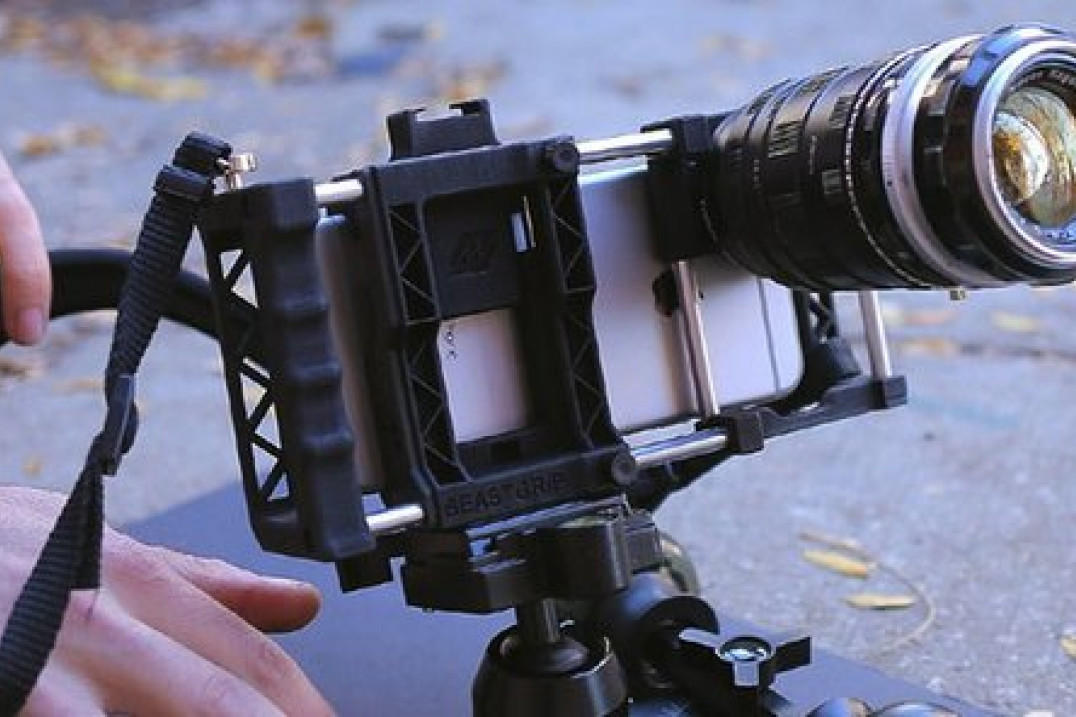 Beastgrip Pro - rig do smarftonów z adapterem na obiektywy
