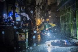 fot. Daniel Berehulak, "They Are Slaughtering Us Like Animals", 1. miejsce w kategorii General News / Stories.

Prezydent Filipin Rodrigo Duterte po objęciu panowania 30 czerwca 2016 roku rozpoczął bezprecedensową walkę z handlem narkotykami. Z rąk policji zginęło ponad 2 tys. osób. Oprócz tego, w kraju zanotowano ponad 3500 nierozwikłanych morderstw.