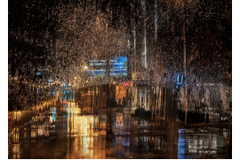 fot. Christine Holt, Rain in the City, 2019 Weather Photographer of the Year