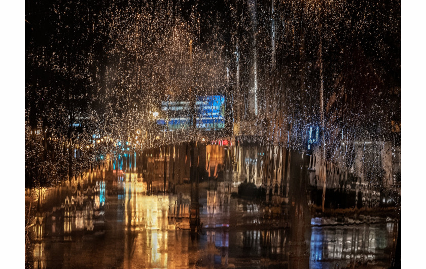 fot. Christine Holt, Rain in the City, 2019 Weather Photographer of the Year