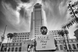 Hans Gutknecht (Los Angeles Daily News), II miejsce w kategorii Portrait Series" | Cykl Gutknechta ukazuje problem bezdomności w Los Angeles.