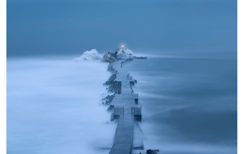 fot. Fang Peng-Gang, The Ship of Stranded, 2019 Weather Photographer of the Year