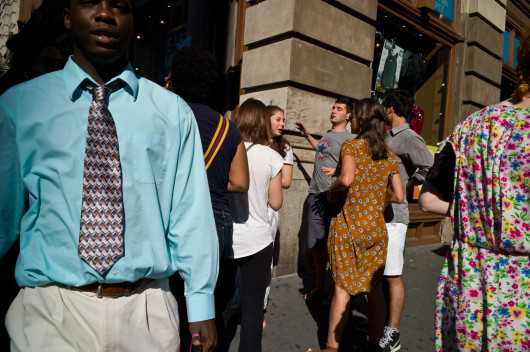fot. Dmitri Mellos, z cyklu Oblivious City, najlepszy cykl / Street Photography Awards 2021