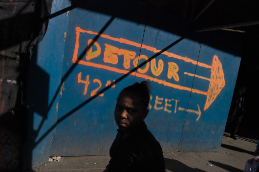 fot. Dmitri Mellos, z cyklu Oblivious City, najlepszy cykl / Street Photography Awards 2021