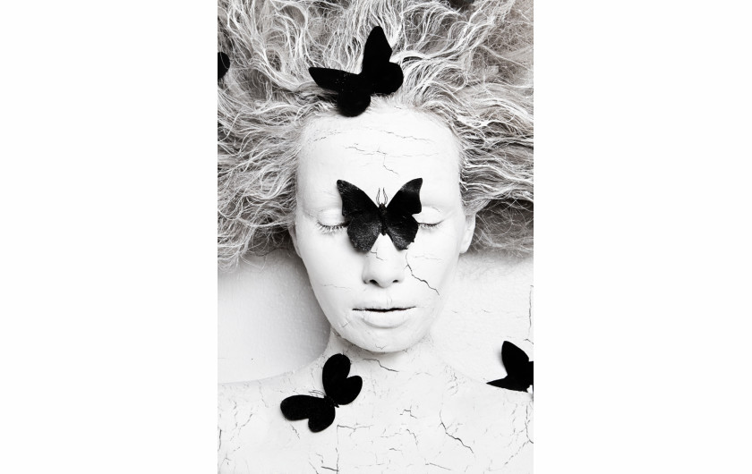 fot. Olga Volodina, z cyklu Metamorphosis. Black Butterfly, 2. miejsce w kategorii Conceptual / Series