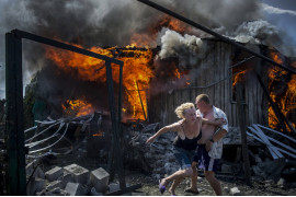 fot. Valery Melnikov, "Black Days of Ukraine", 1. miejsce w kategorii Long-Term Project.

Trwający od 2014 roku konflikt w Donbasie to dramat zwykłych ludzi. Klęska nawiedziła ich nieoczekiwanie, przynosząc śmierć i zniszczenie tysiącom osób.