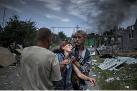 fot. Valery Melnikov, "Black Days of Ukraine", 1. miejsce w kategorii Long-Term Project.

Trwający od 2014 roku konflikt w Donbasie to dramat zwykłych ludzi. Klęska nawiedziła ich nieoczekiwanie, przynosząc śmierć i zniszczenie tysiącom osób.