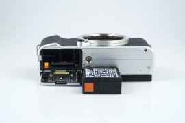 Fujifilm X-A2 - wyprofilowany slot