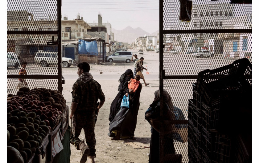 Nagroda Pulitzer 2019 w kategorii Feature Photography - Lorenzo Tugnoli (The Washington Post) | „Fotograficzna opowieść o tragicznym głodzie, który występuje w Jemenie. Losy mieszkańców zostały pokazane poprzez obrazy, w których piękno i opanowanie przeplatają się z dewastacją.“