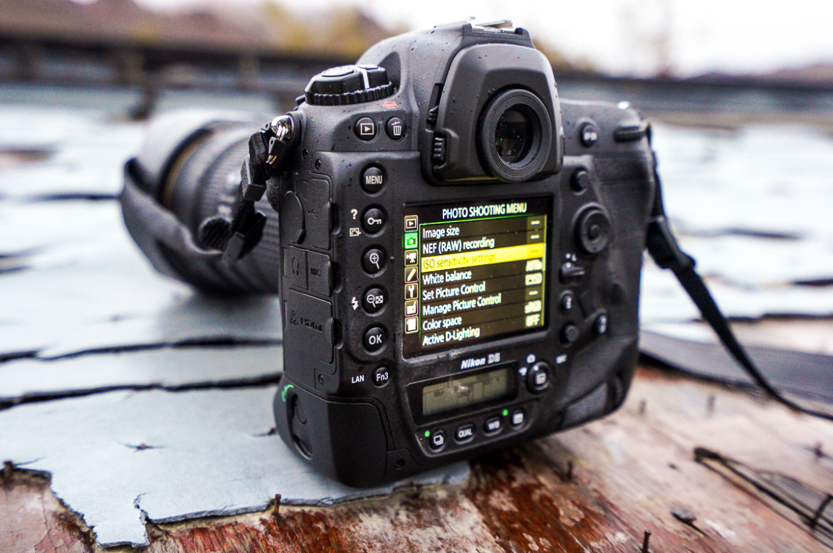 Nikon D5 - tylna ścianka i menu