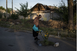 fot. Valery Melnikov, "Black Days of Ukraine", 1. miejsce w kategorii Long-Term Project.

Trwający od 2014 roku konflikt w Donbasie to dramat zwykłych ludzi. Klęska nawiedziła ich nieoczekiwanie, przynosząc śmierć i zniszczenie tysiącom osób.