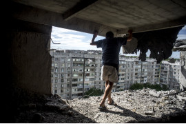 fot. Valery Melnikov, "Black Days of Ukraine", 1. miejsce w kategorii Long-Term Project.

Trwający od 2014 roku konflikt w Donbasie to dramat zwykłych ludzi. Klęska nawiedziła ich nieoczekiwanie, przynosząc śmierć i zniszczenie tysiącom osób.