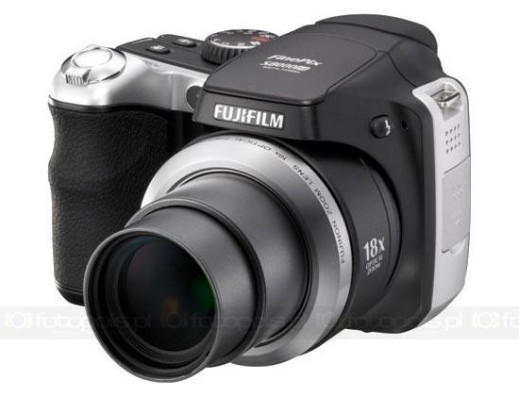 Fujifilm FinePix S8000fd - zoom 18x i stabilizacja