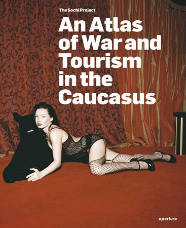 KSIĄŻKA MIESIĄCA 02/2014: Rob Hornstra i Arnold Van Bruggen "An Atlas of War and Tourism in The Caucasus"