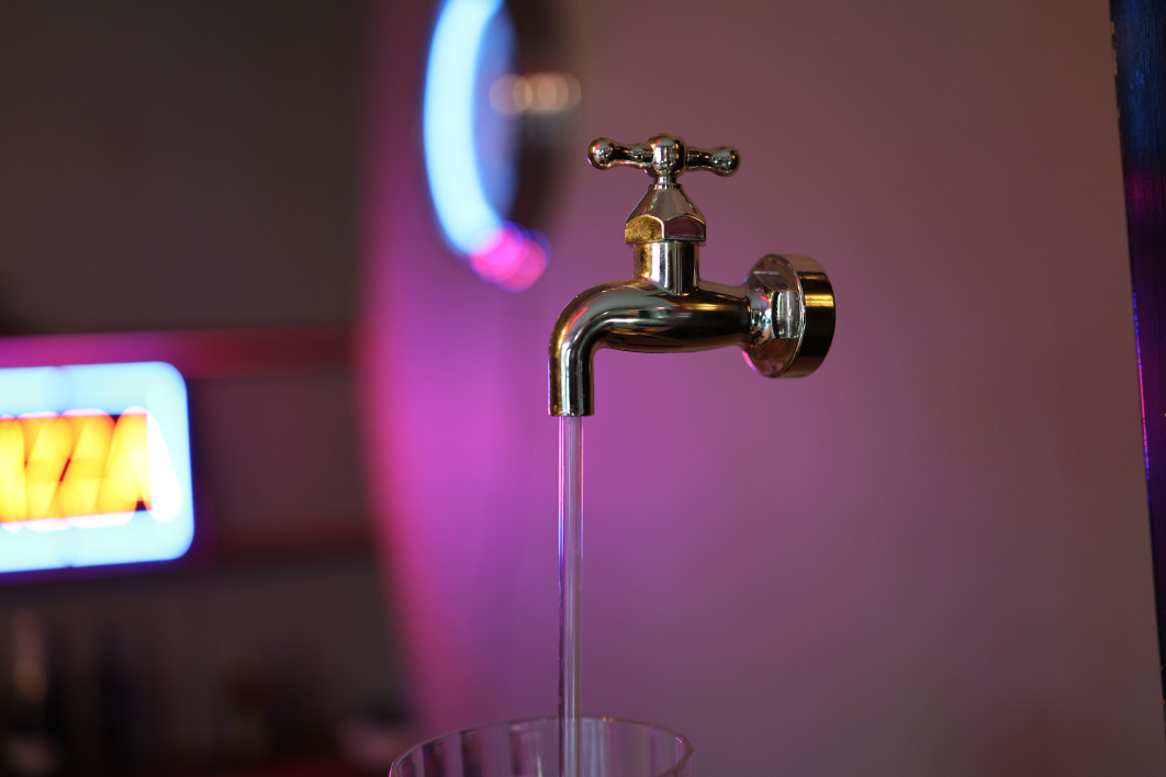 1/160 s, f/1.6, ISO 500, 35.0 mm