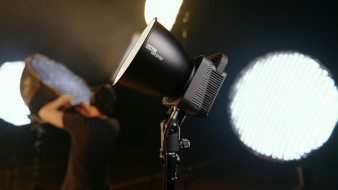 Zhiyun Molus G300 - niewiarygodnie kompaktowy LED o mocy 300 W