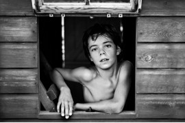 fot. Oriano Nicolau, z cyklu "Fraction of a Child's Life", 2. miejsce w kategorii People / Series